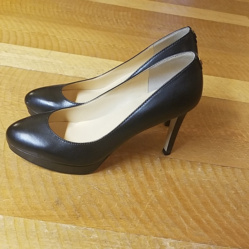 Ivanka Trump Kimo Black Pumps